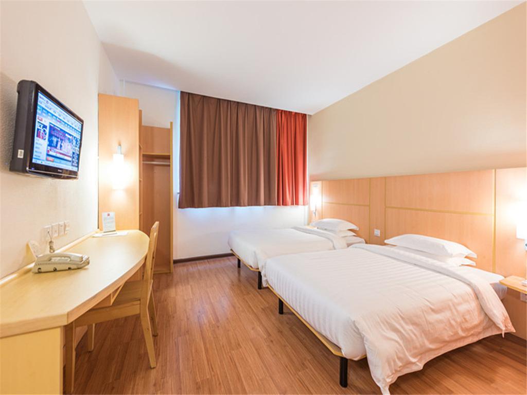Ibis Xujiahui 3*