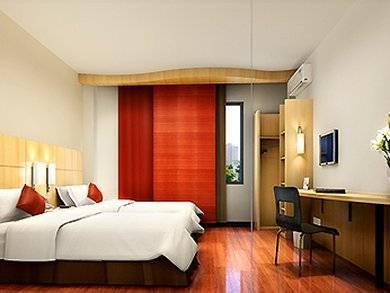 Hotel Ibis Xujiahui 3*