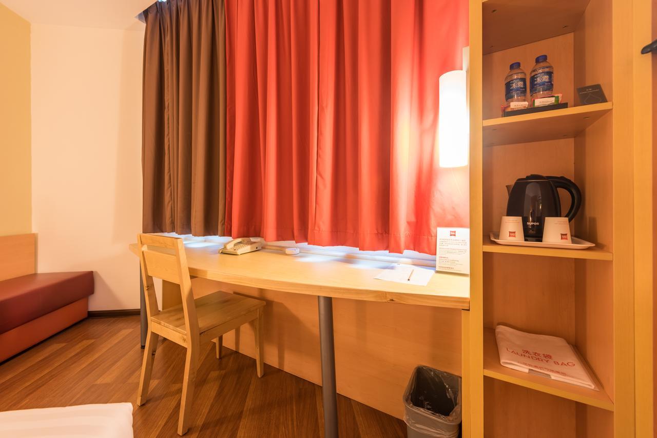 Ibis Xujiahui Hotel 3*