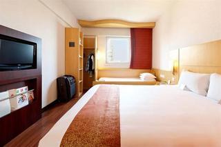 Hotel Ibis Xujiahui 3*