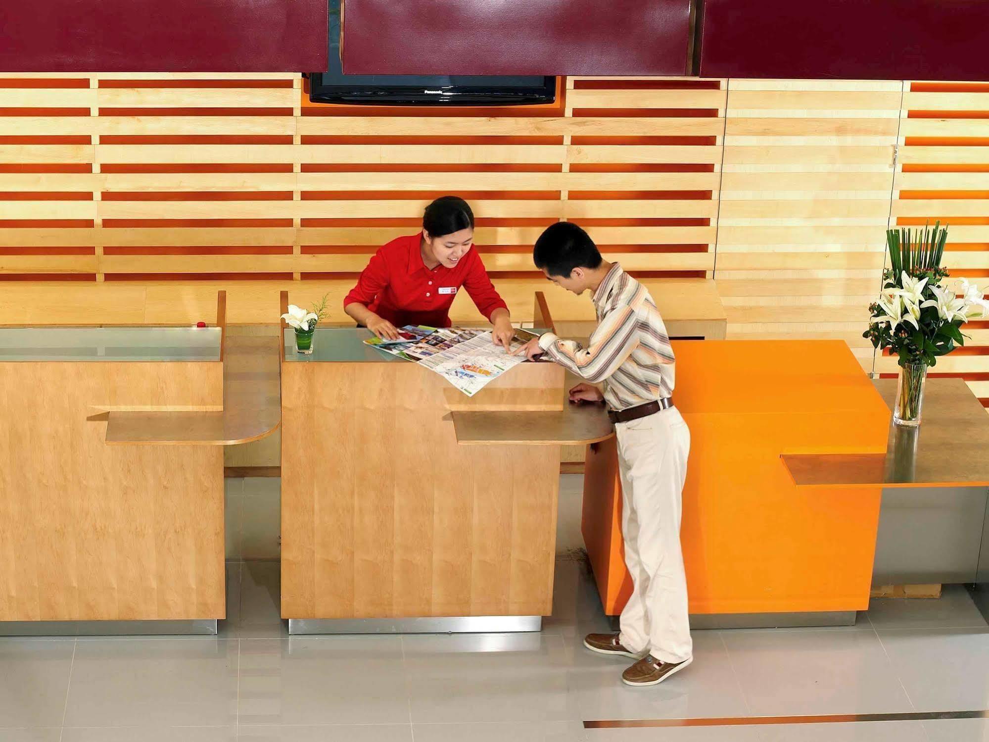 Ibis Xujiahui Hotel 3*
