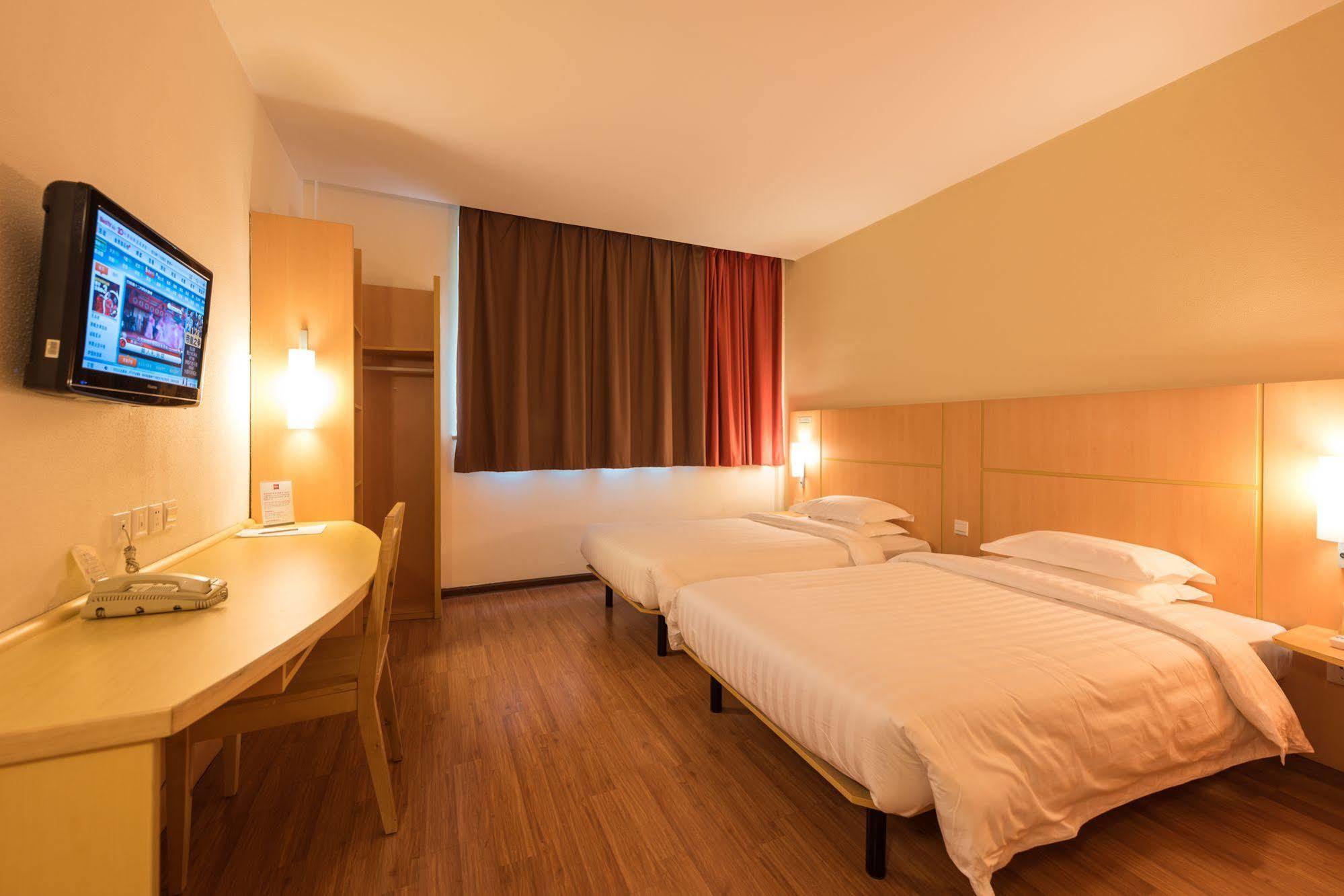 Hotel Ibis Xujiahui
