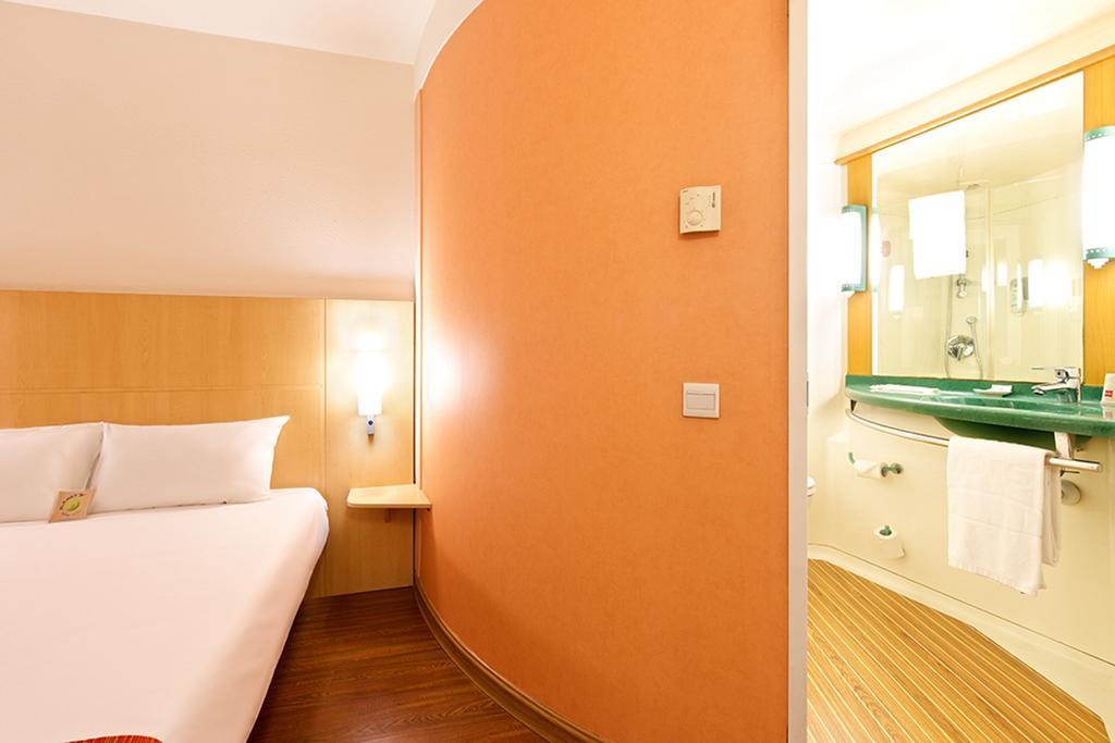 Ibis Xujiahui Hotel 3*
