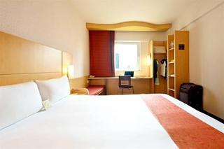 Hotel Ibis Xujiahui 3*