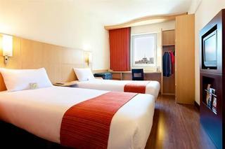 Ibis Xujiahui Hotel 3*