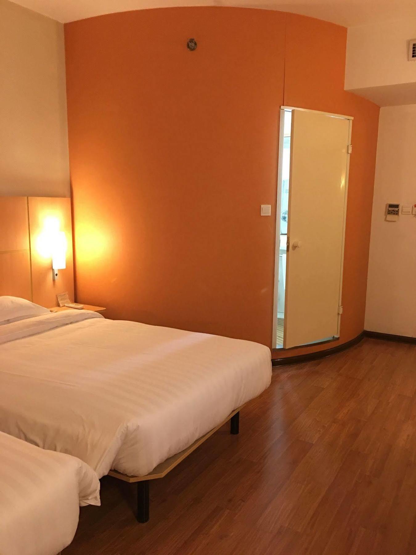 Hotel Ibis Xujiahui