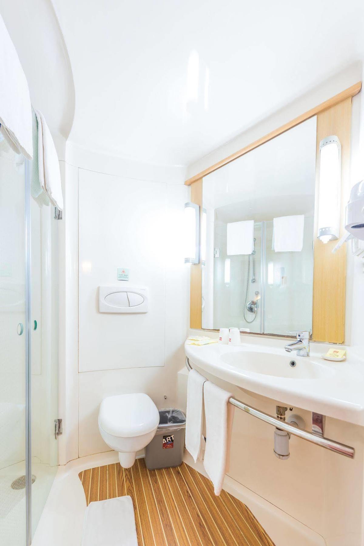 Ibis Xujiahui Hotel 3*
